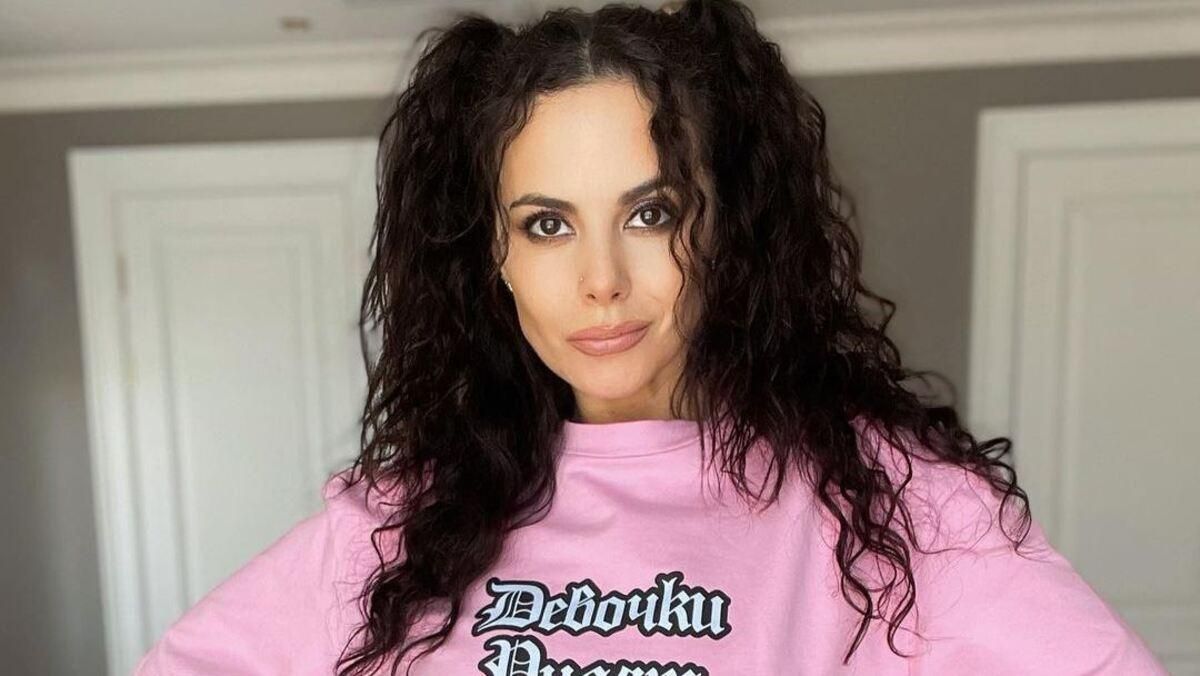 Настя Каменських поділилась стильним образом: яскраві фото Настя Каменських поділилась стильним образом: яскраві фото