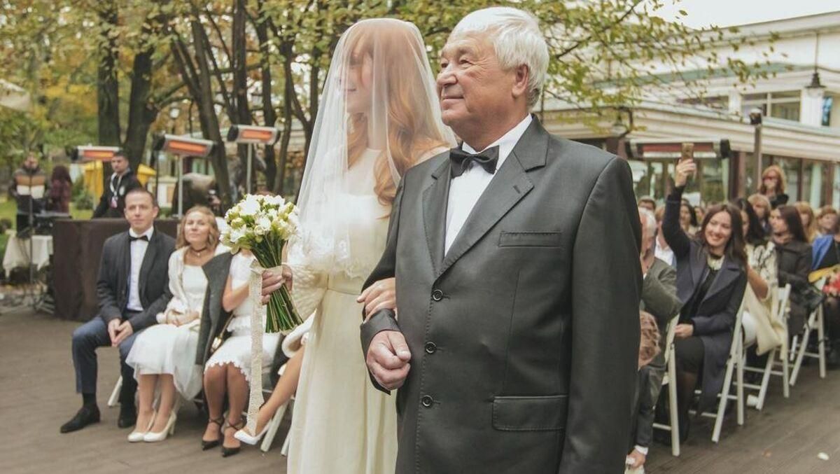 Светлана Тарабарова поздравила отца и показала фото со свадьбы Светлана Тарабарова поздравила отца и показала фото со свадьбы