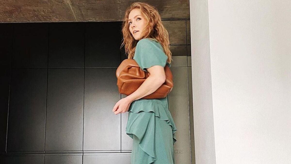 Олена Шоптенко вразила стильним образом у смарагдовій сукні: фото Олена Шоптенко вразила стильним образом у смарагдовій сукні: фото