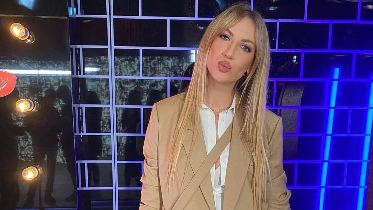 Леся Нікітюк захопила сміливим образом у бежевому жакеті: фото Леся Нікітюк захопила сміливим образом у бежевому жакеті: фото