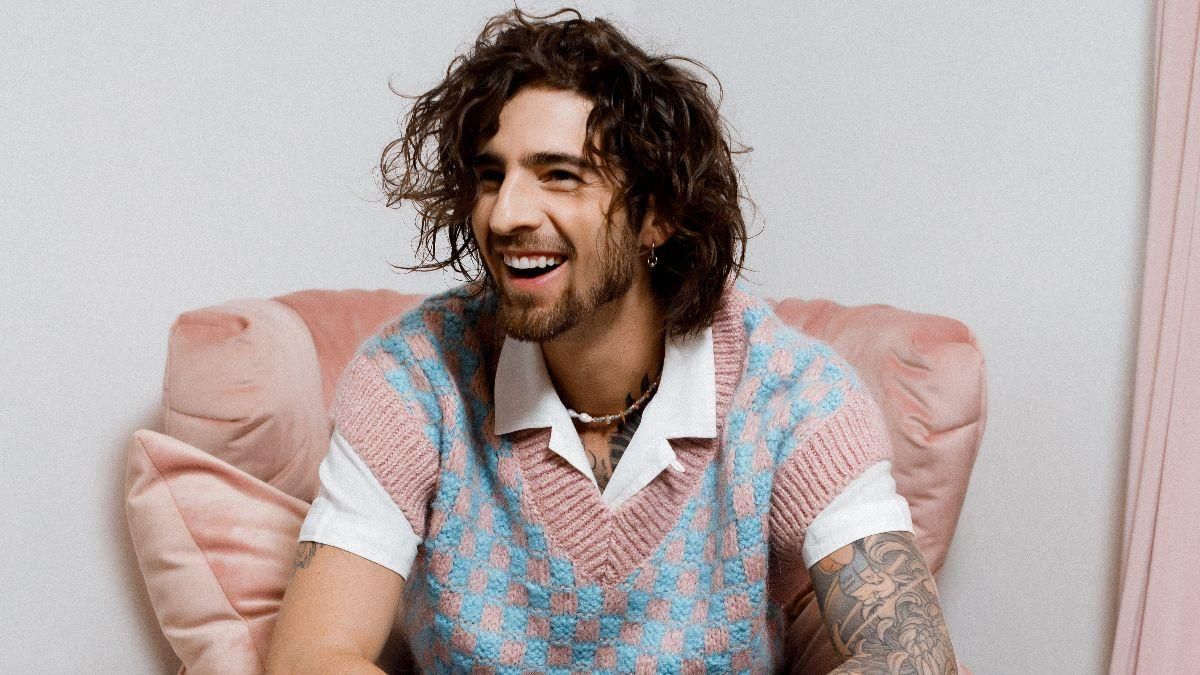 Владимир Дантес показал дом, где живет с Надей Дорофеевой: видео Владимир Дантес показал дом, где живет с Надей Дорофеевой: видео