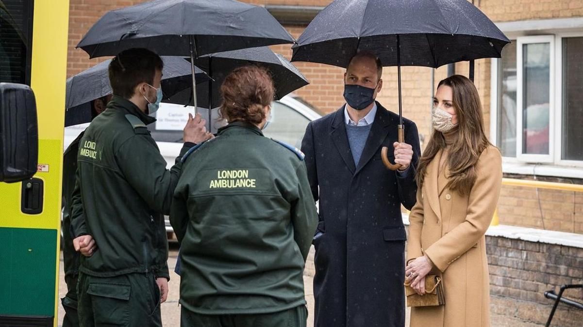 Кейт Миддлтон восхитила образом в пальто песочного цвета: фото Кейт Миддлтон восхитила образом в пальто песочного цвета: фото