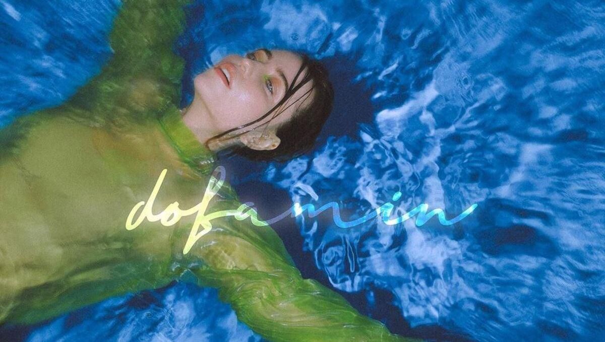 Надя Дорофеева представила первый сольный миниальбом: видео Надя Дорофеева представила первый сольный миниальбом: видео