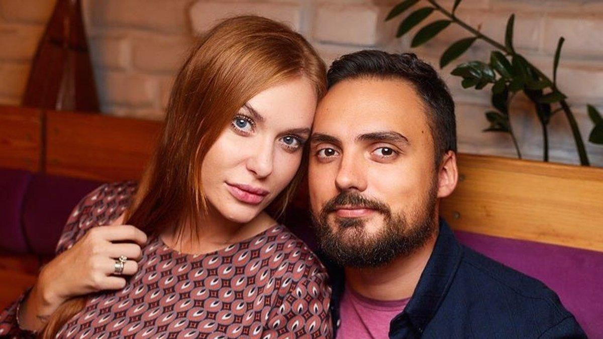 Слава Камінська нишпорила в телефоні ексчоловіка Слава Камінська нишпорила в телефоні ексчоловіка