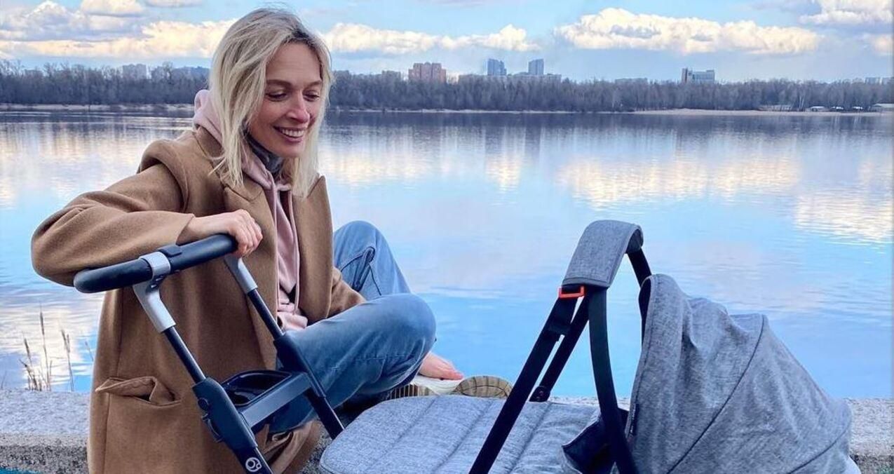 Василіса Фролова замилувала мережу фото з першої прогулянки сина Василіса Фролова замилувала мережу фото з першої прогулянки сина