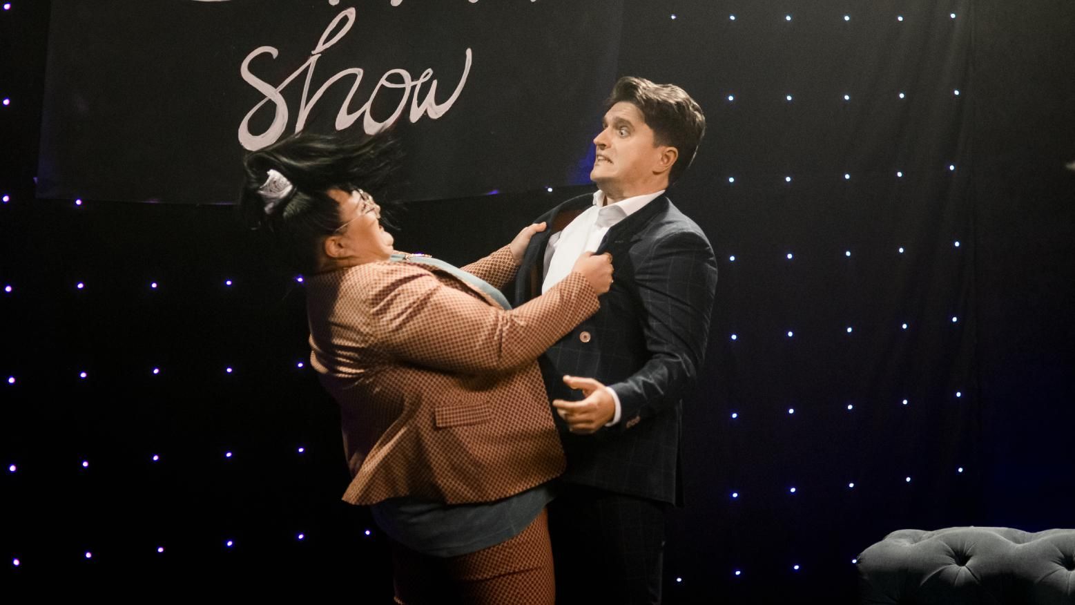 Alyona Alyona випустила кліп-пародію на шоу Вікна: відео Alyona Alyona випустила кліп-пародію на шоу Вікна: відео