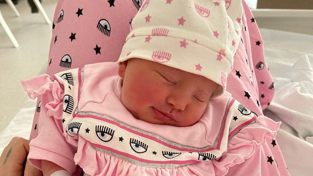  К'яра Ферраньї замилувала серією нових фото з новонародженою донькою