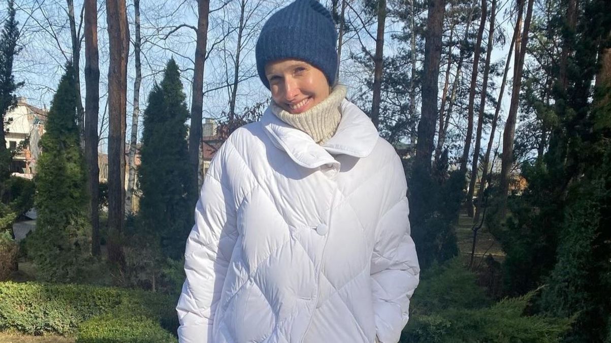 Проганяє зиму: Катя Осадча показала фото повсякденного образу