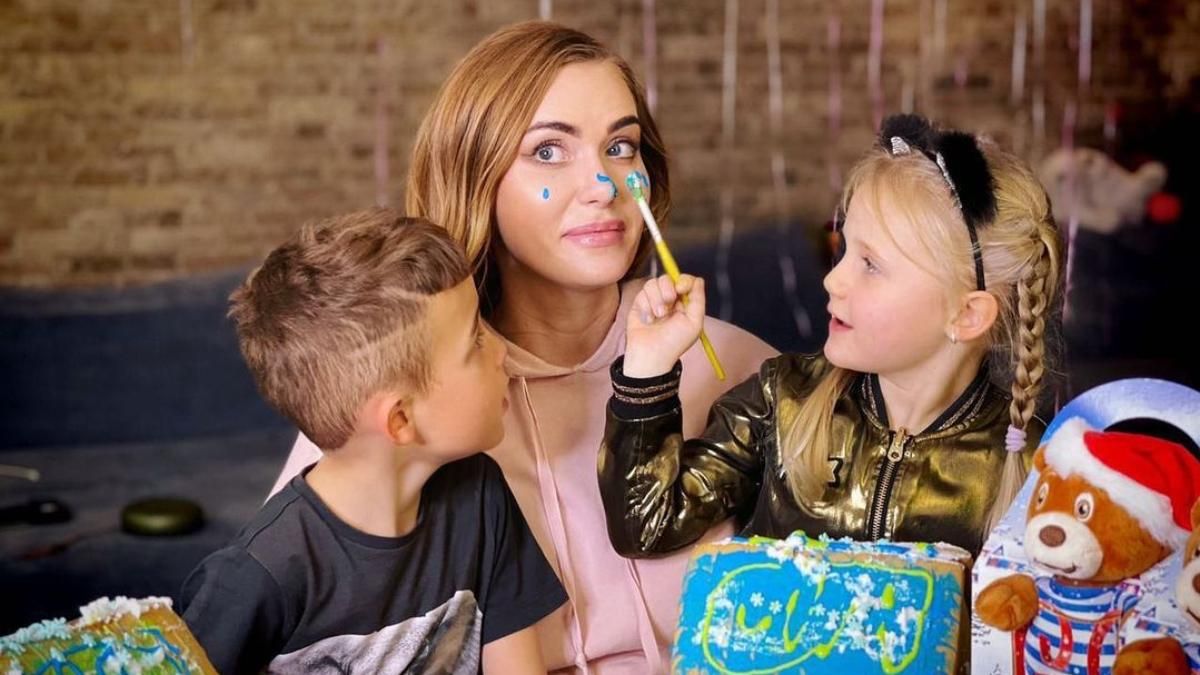 Слава Каминская поделилась, какие у нее отношения с детьми и друзьями Слава Каминская поделилась, какие у нее отношения с детьми и друзьями