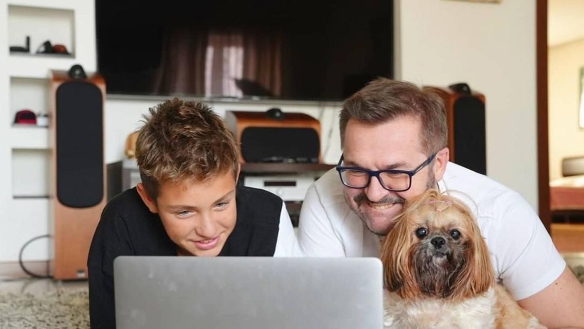 Александр Пономарев показал, как занимается спортом с сыном: видео Александр Пономарев показал, как занимается спортом с сыном: видео