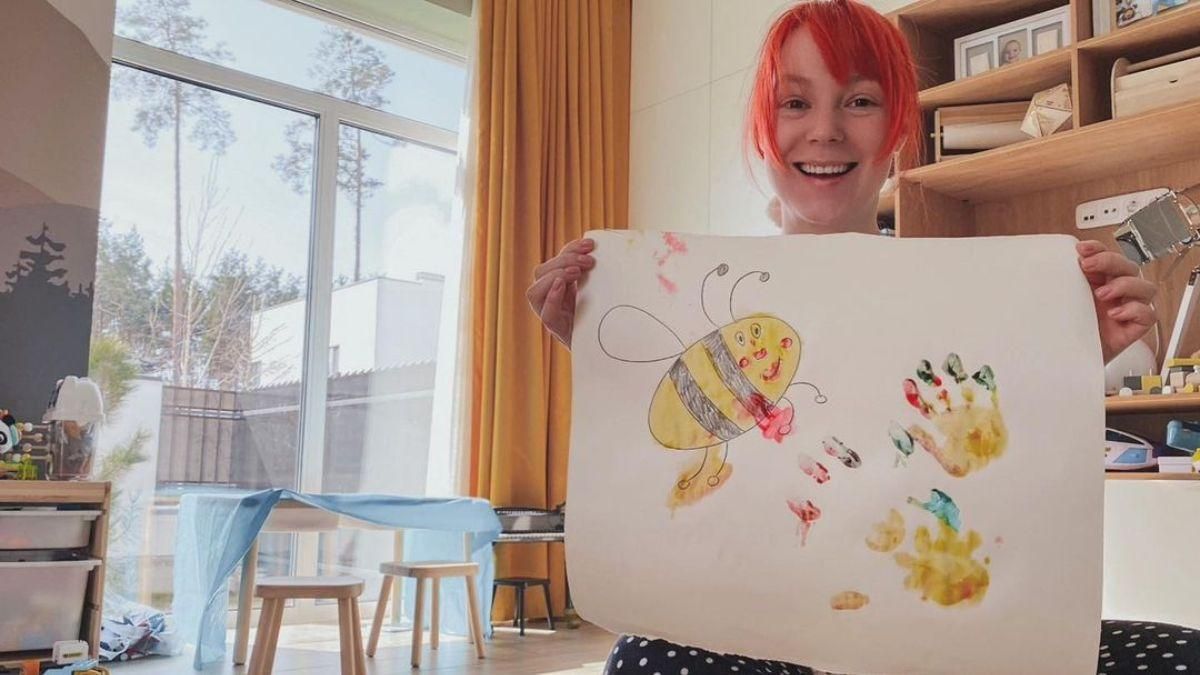 Світлана Тарабарова показала малювання з сином: фото, які зробив Іван Світлана Тарабарова показала малювання з сином: фото, які зробив Іван