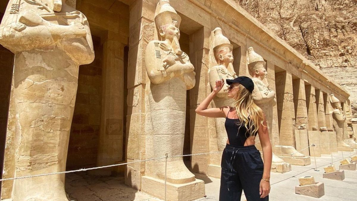 Леся Нікітюк у зухвалому вбранні побувала на екскурсії в Єгипті: фото