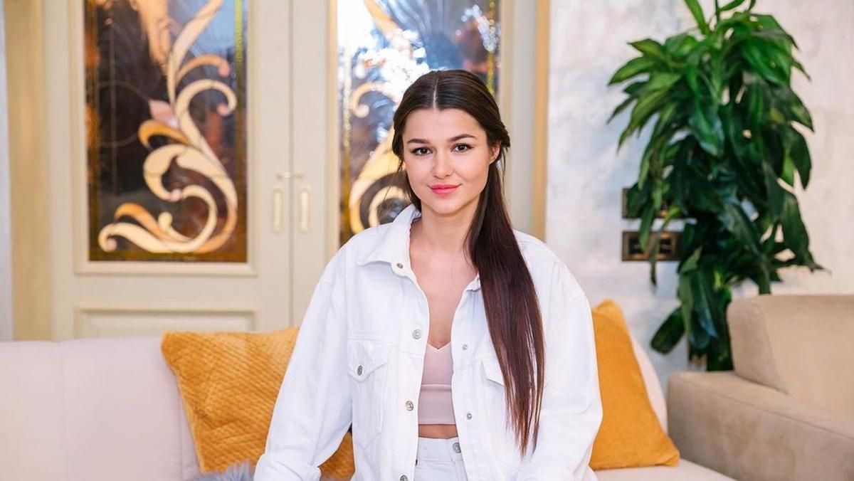 Як живуть учасниці Холостяка: про гроші, телефони, їжу, побут Як живуть учасниці Холостяка: про гроші, телефони, їжу, побут