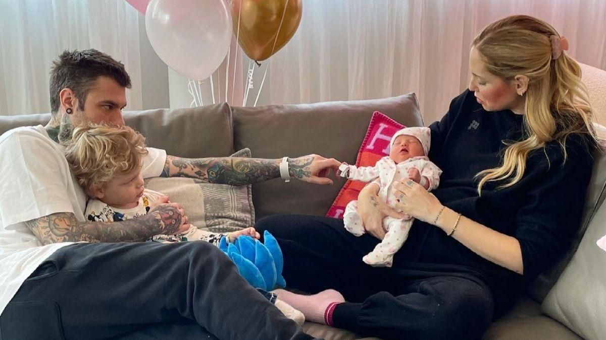 Кьяру Ферраньи выписали из роддома: фото и видео Кьяру Ферраньи выписали из роддома: фото и видео