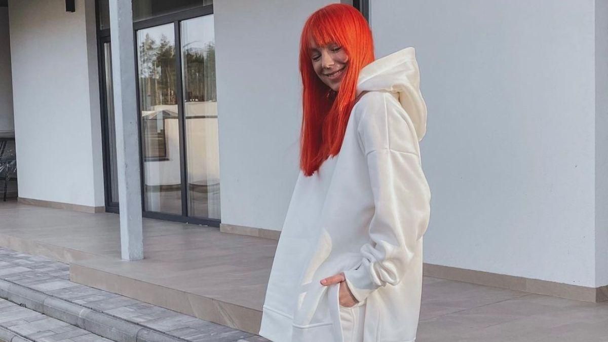 Светлана Тарабарова очаровала весенним образом в белом костюме: фото Светлана Тарабарова очаровала весенним образом в белом костюме: фото