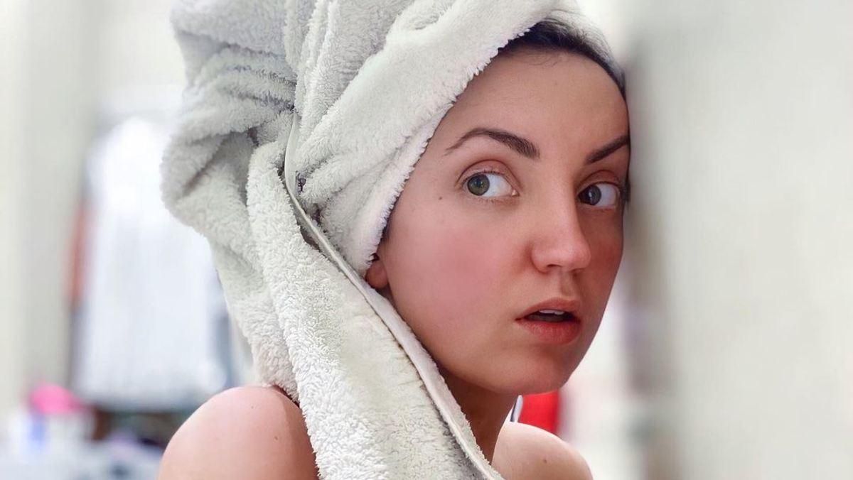 Повністю оголена: Оля Цибульська завела провокативним фото у ванній