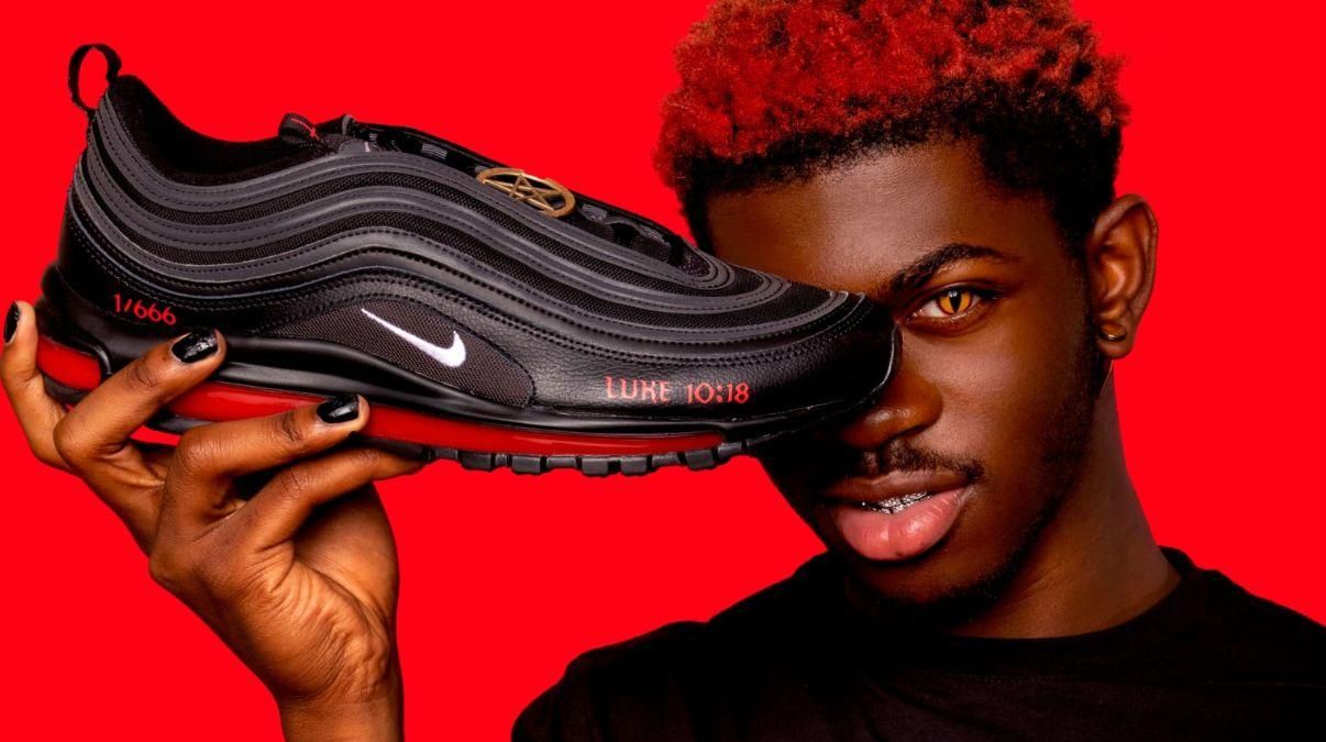 Репер Lil Nas X презентував сатанинські кросівки Nike з кров'ю Репер Lil Nas X презентував сатанинські кросівки Nike з кров'ю