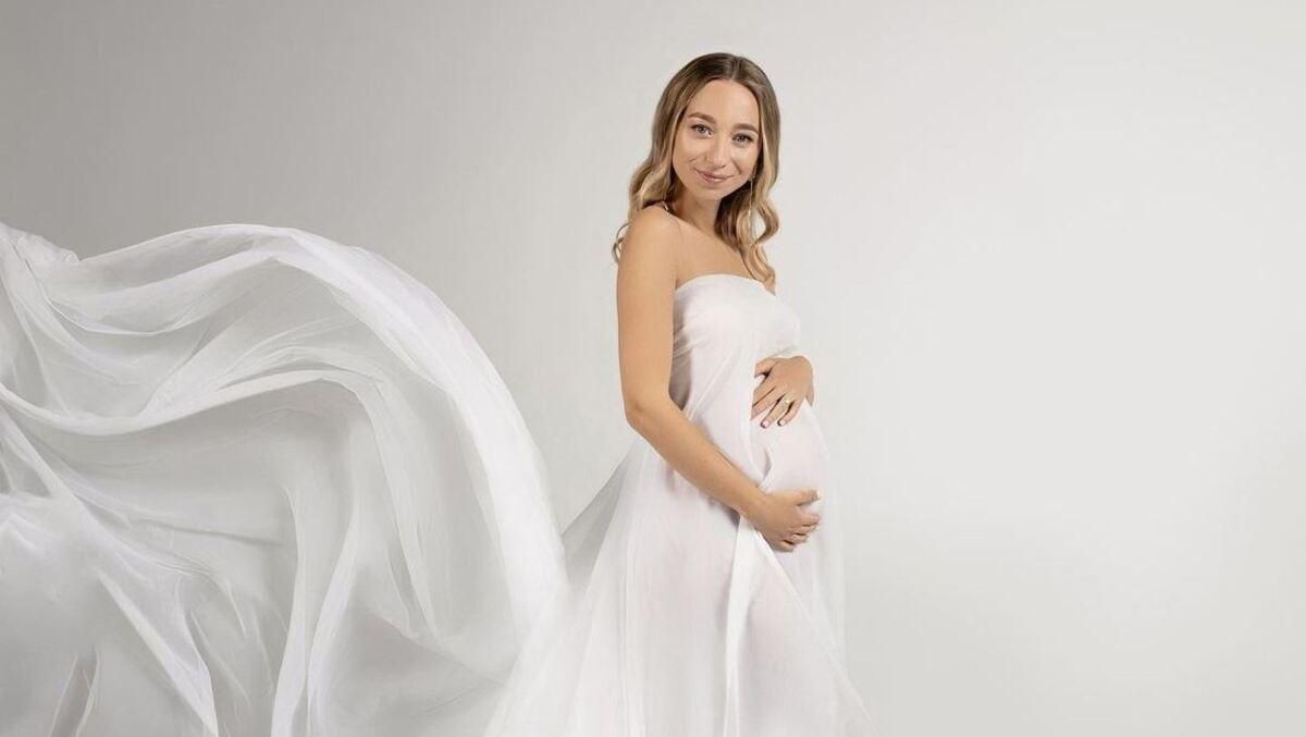 Жена Павлика снялась в фотосессии и показала беременный живот Жена Павлика снялась в фотосессии и показала беременный живот