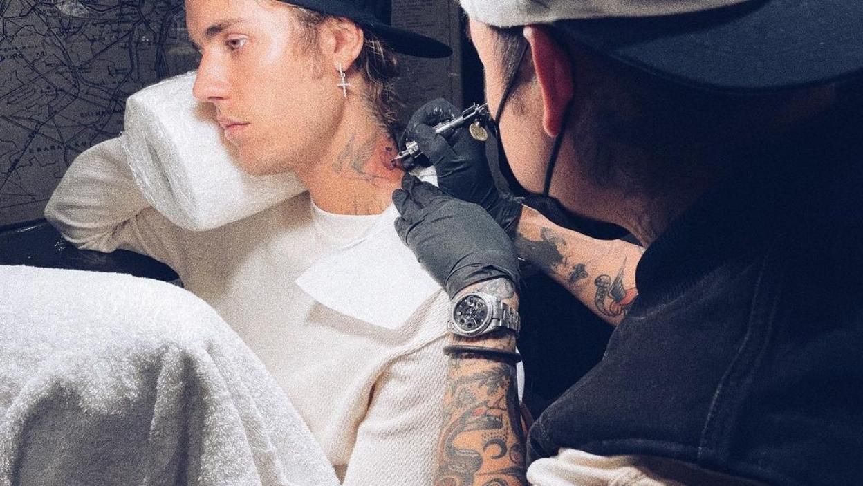 Джастін Бібер зробив нове тату: мама проти Джастін Бібер зробив нове тату: мама проти