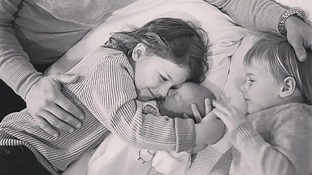 Принцеса Софія вперше показала трьох синів разом: фото Принцеса Софія вперше показала трьох синів разом: фото