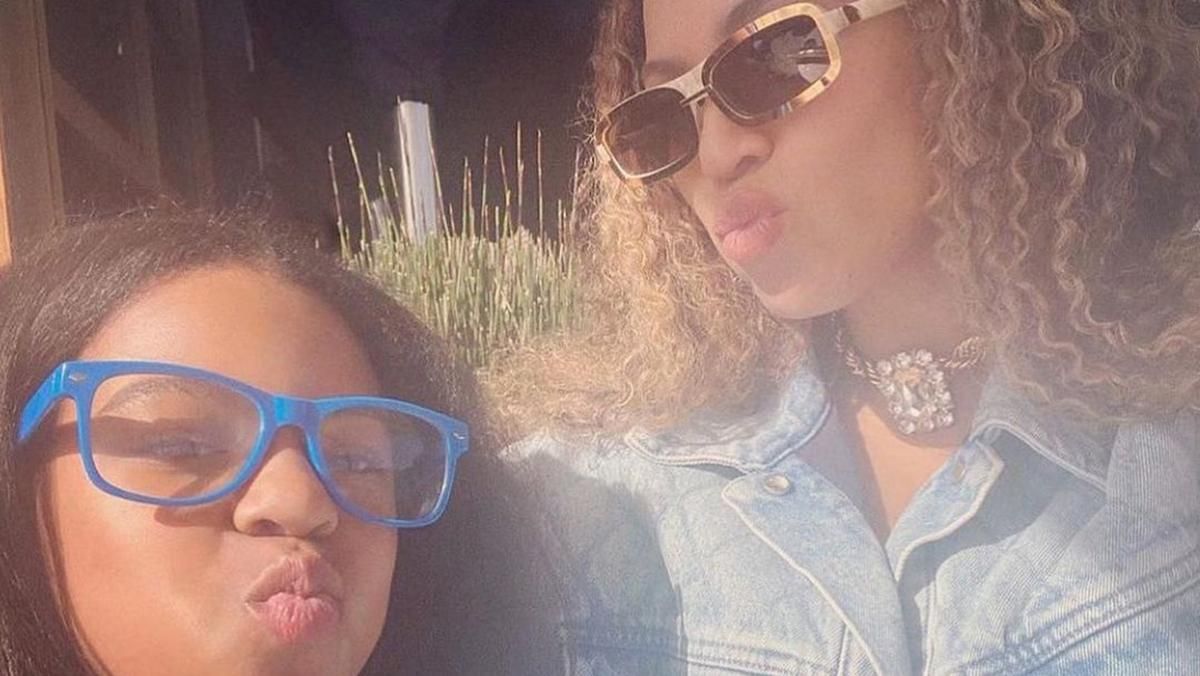 Бейонсе показала рідкісні фото з донькою і двійнятами Бейонсе показала рідкісні фото з донькою і двійнятами