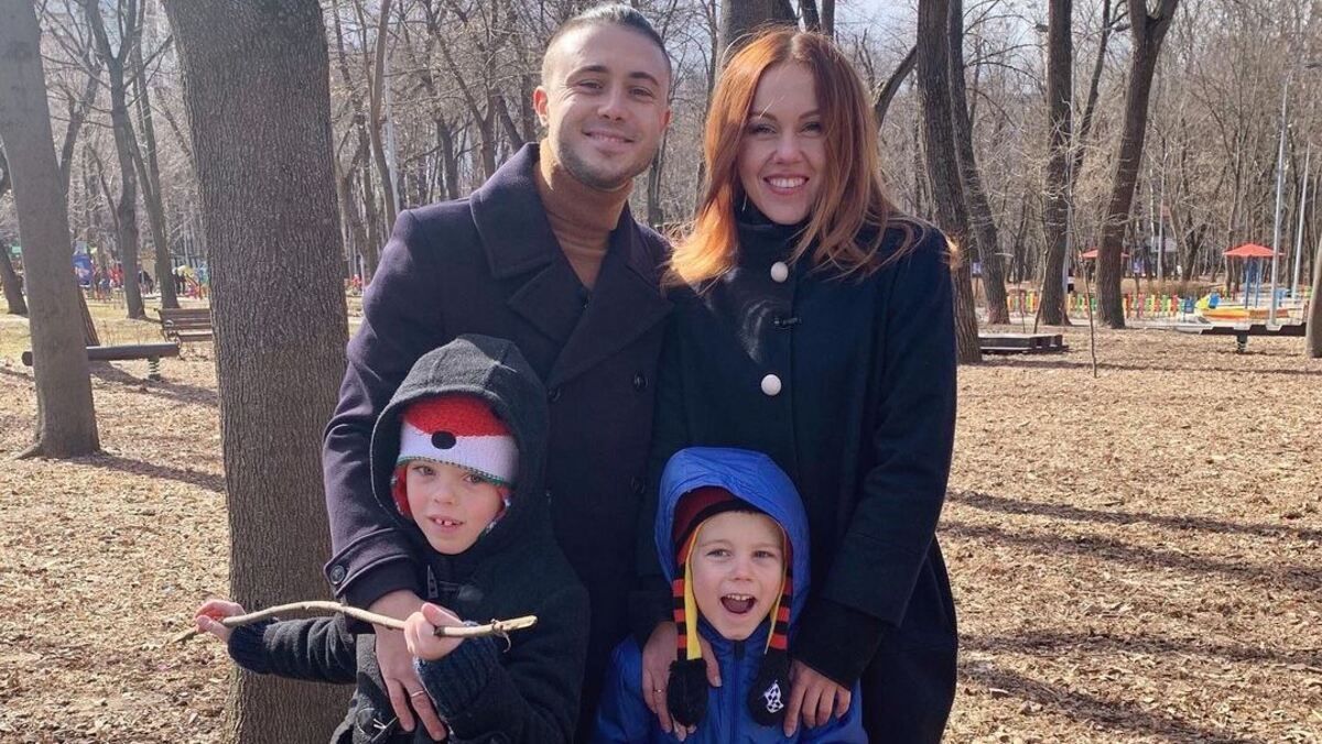 Alyosha підкорила мережу миловидним фото з чоловіком та синами Alyosha підкорила мережу миловидним фото з чоловіком та синами