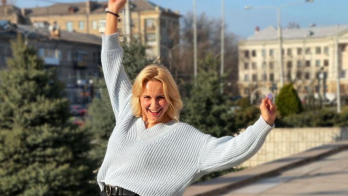 Лілія Ребрик зачарувала весняним образом у блакитному светрі: фото Лілія Ребрик зачарувала весняним образом у блакитному светрі: фото