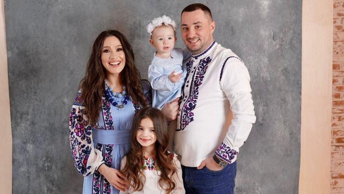 Наталка Карпа привітала з Великоднем: яскраві сімейні фото Наталка Карпа привітала з Великоднем: яскраві сімейні фото