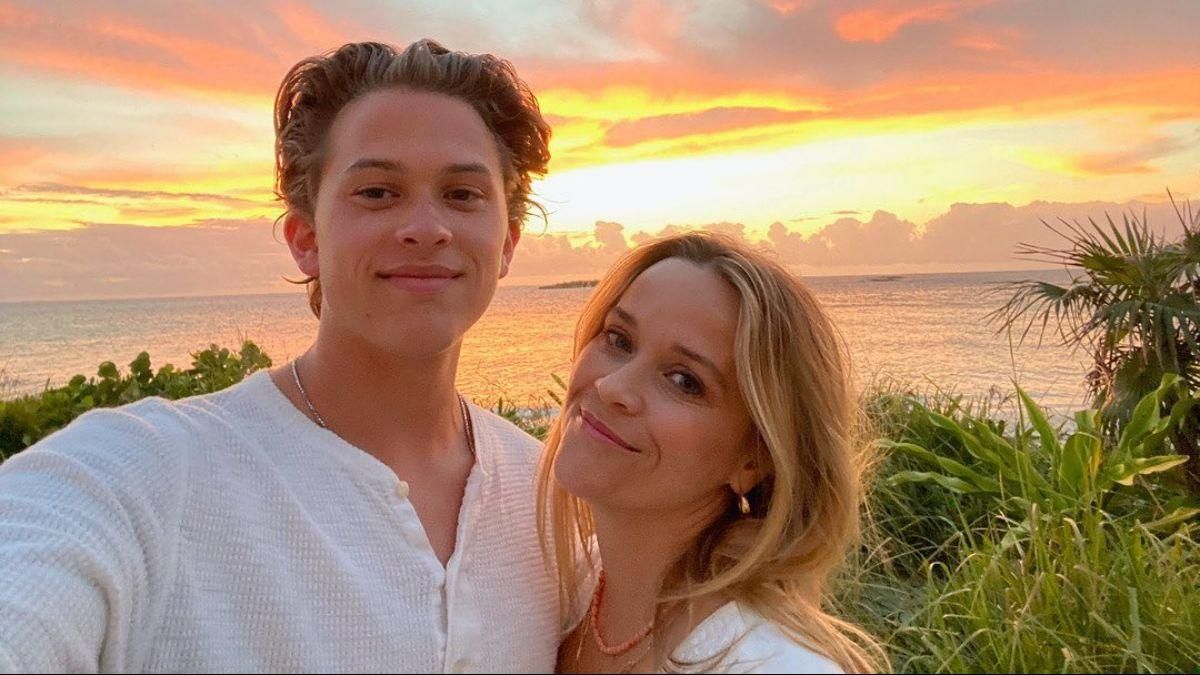 Риз Уизерспун показала редкое фото с сыном Риз Уизерспун показала редкое фото с сыном