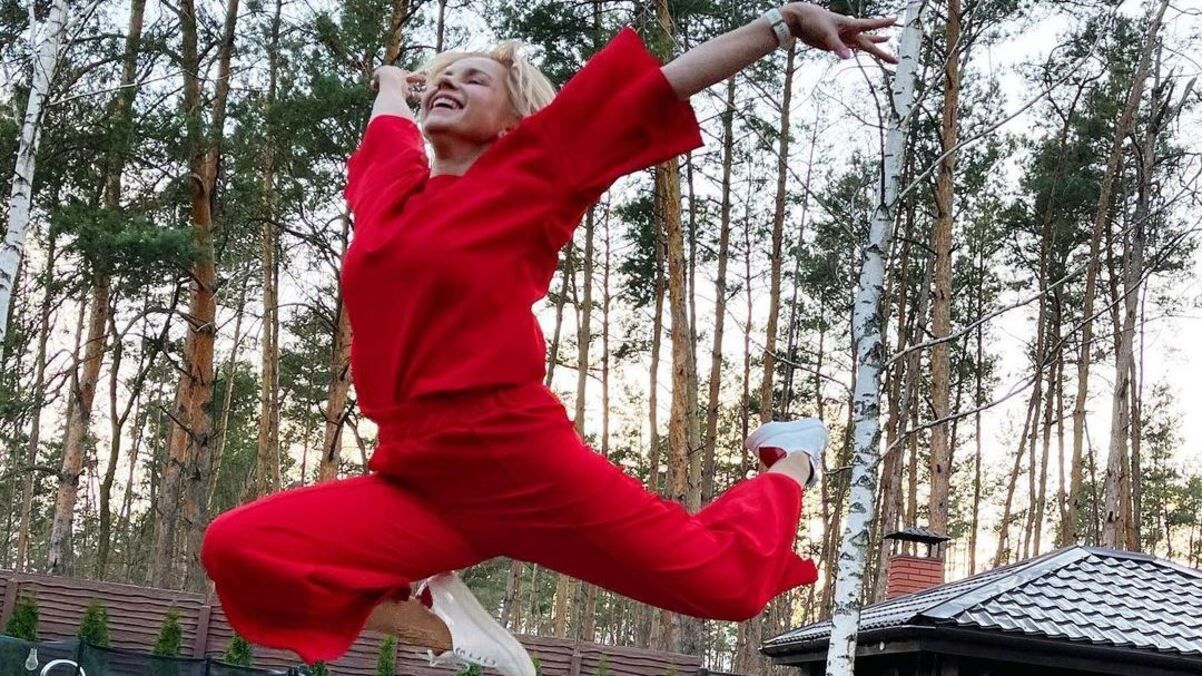Прыгаю в весну, - Лилия Ребрик поразила сеть ярким фото Прыгаю в весну, - Лилия Ребрик поразила сеть ярким фото