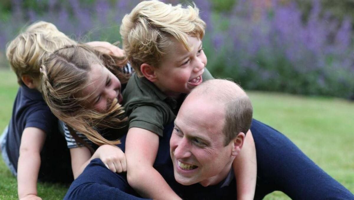 Як Кейт Міддлтон та принц Вільям з дітьми святкували Пасху 