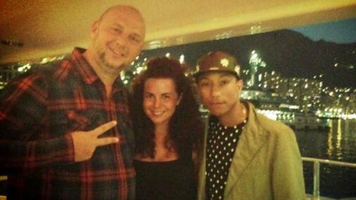 Потап показав архівне фото з Настею Каменських та Фарреллом Вільямсом Потап показав архівне фото з Настею Каменських та Фарреллом Вільямсом