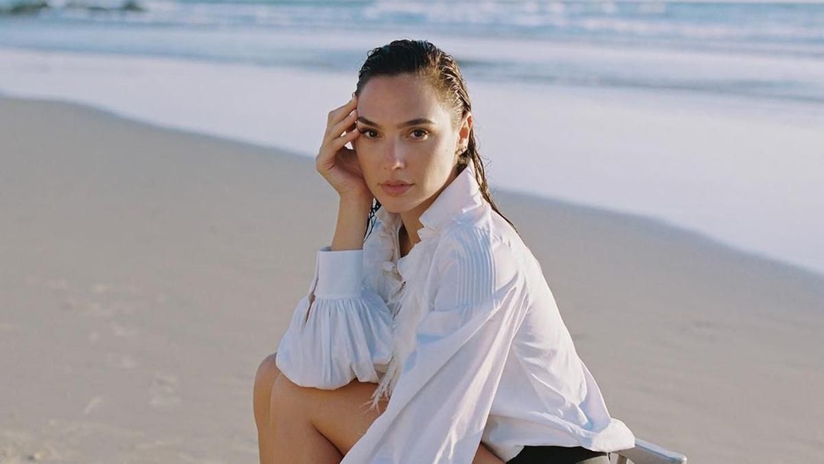 Беременная Галь Гадот показала округлый живот в купальнике: фото Беременная Галь Гадот показала округлый живот в купальнике: фото