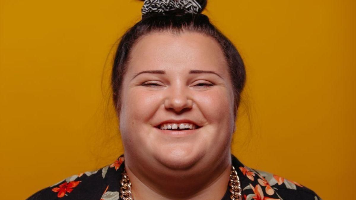 Alyona Alyona зізналася, скільки українські зірки платять їй за пісні Alyona Alyona зізналася, скільки українські зірки платять їй за пісні