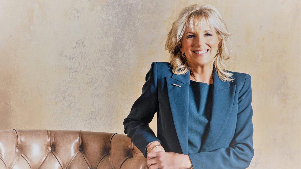 Джилл Байден з'явилась у невдалих колготах: фото та реакція мережі Джилл Байден з'явилась у невдалих колготах: фото та реакція мережі