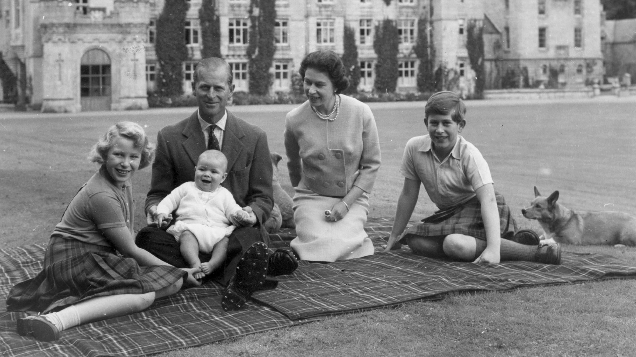 Принц Филипп умер: жизнь в фотографиях Принц Филипп умер: жизнь в фотографиях