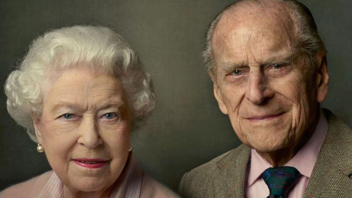 Королевская семья распространила фото принца Филиппа и Елизаветы II