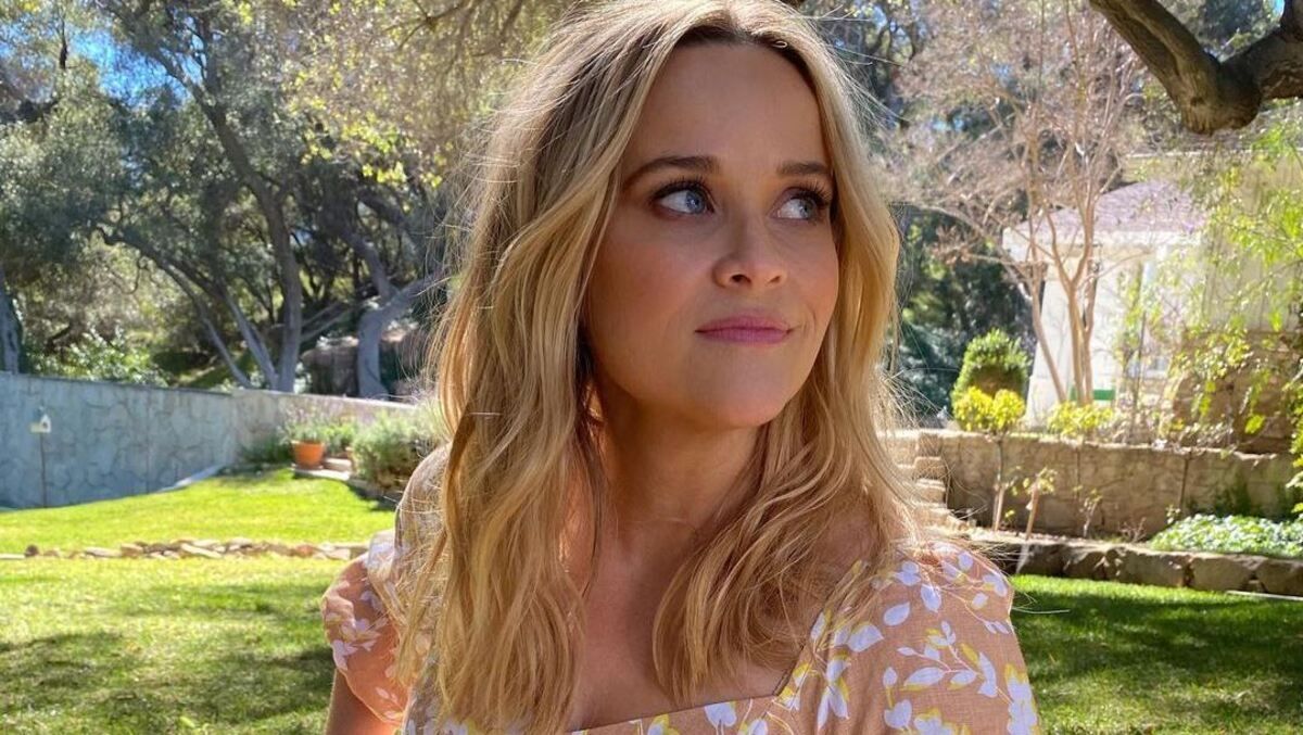 Різ Візерспун захопила стильним весняним образом: яскраве фото Різ Візерспун захопила стильним весняним образом: яскраве фото