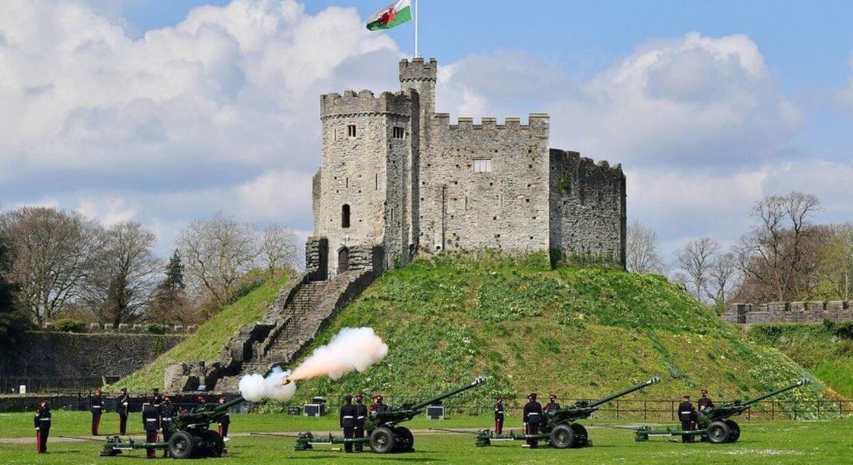 Британія вшанувала пам'ять принца Філіпа військовими салютами: фото Британія вшанувала пам'ять принца Філіпа військовими салютами: фото