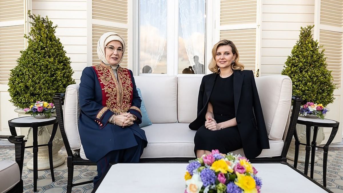 Олена Зеленська показала два образи в Туреччині: фото Олена Зеленська показала два образи в Туреччині: фото