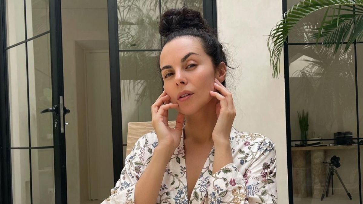 Настя Каменських показала ранковий образ у халаті: фото Настя Каменських показала ранковий образ у халаті: фото