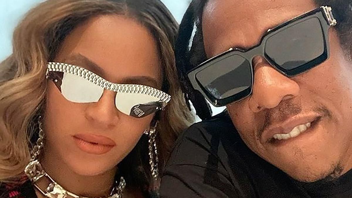 Бейонсе показала нові кадри з чоловіком: фото в зухвалому міні Бейонсе показала нові кадри з чоловіком: фото в зухвалому міні