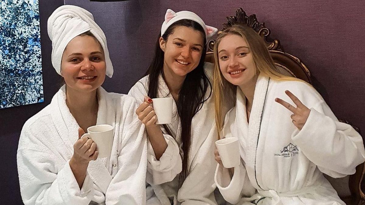 Холостяк 11 сезон: що роблять дівчата, коли не йдуть на побачення Холостяк 11 сезон: що роблять дівчата, коли не йдуть на побачення