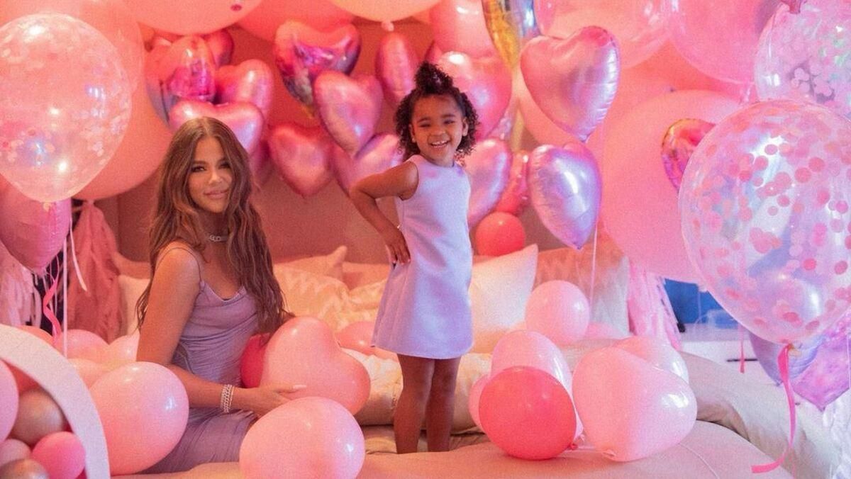 Дочь Хлои Кардашян отпраздновала 3-летие - яркие фото Дочь Хлои Кардашян отпраздновала 3-летие - яркие фото