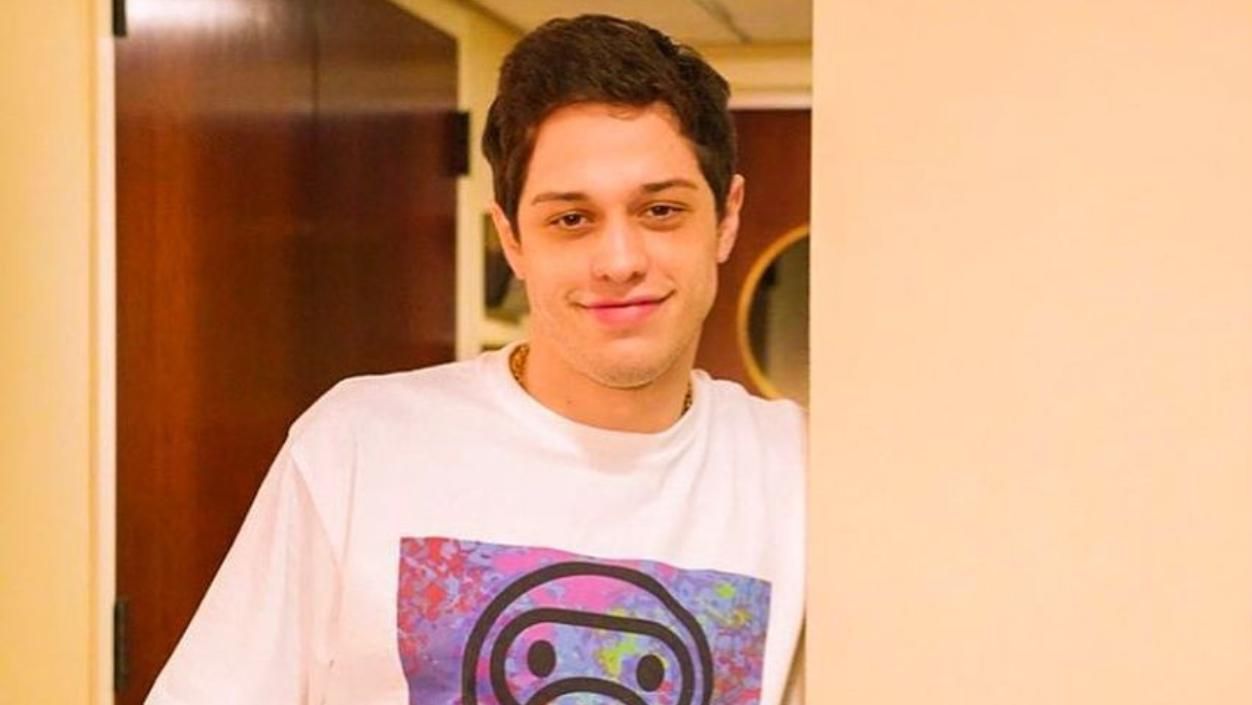 Піт Девідсон підтвердив чутки, що має роман із Фібі Дайвенор Піт Девідсон підтвердив чутки, що має роман із Фібі Дайвенор