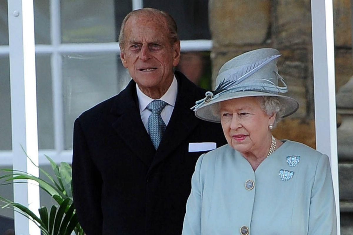 Елизавета II вернулась к исполнению обязанностей после смерти мужа Елизавета II вернулась к исполнению обязанностей после смерти мужа