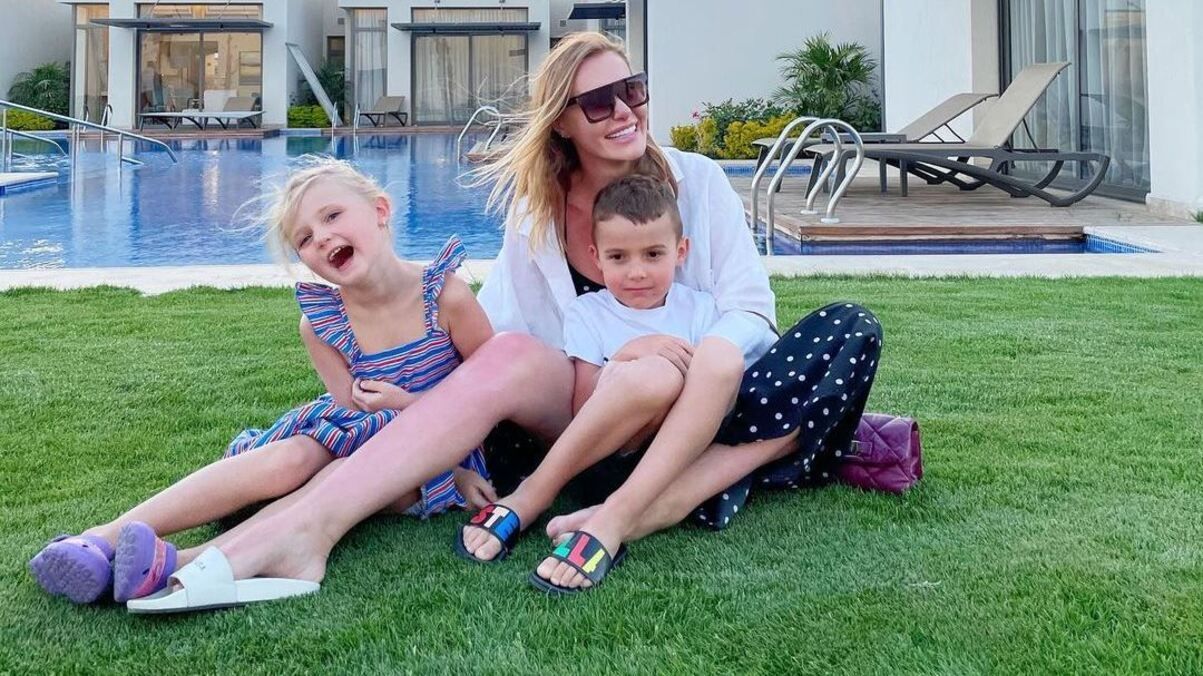 Слава Камінська захопила мережу миловидним фото з дітьми Слава Камінська захопила мережу миловидним фото з дітьми