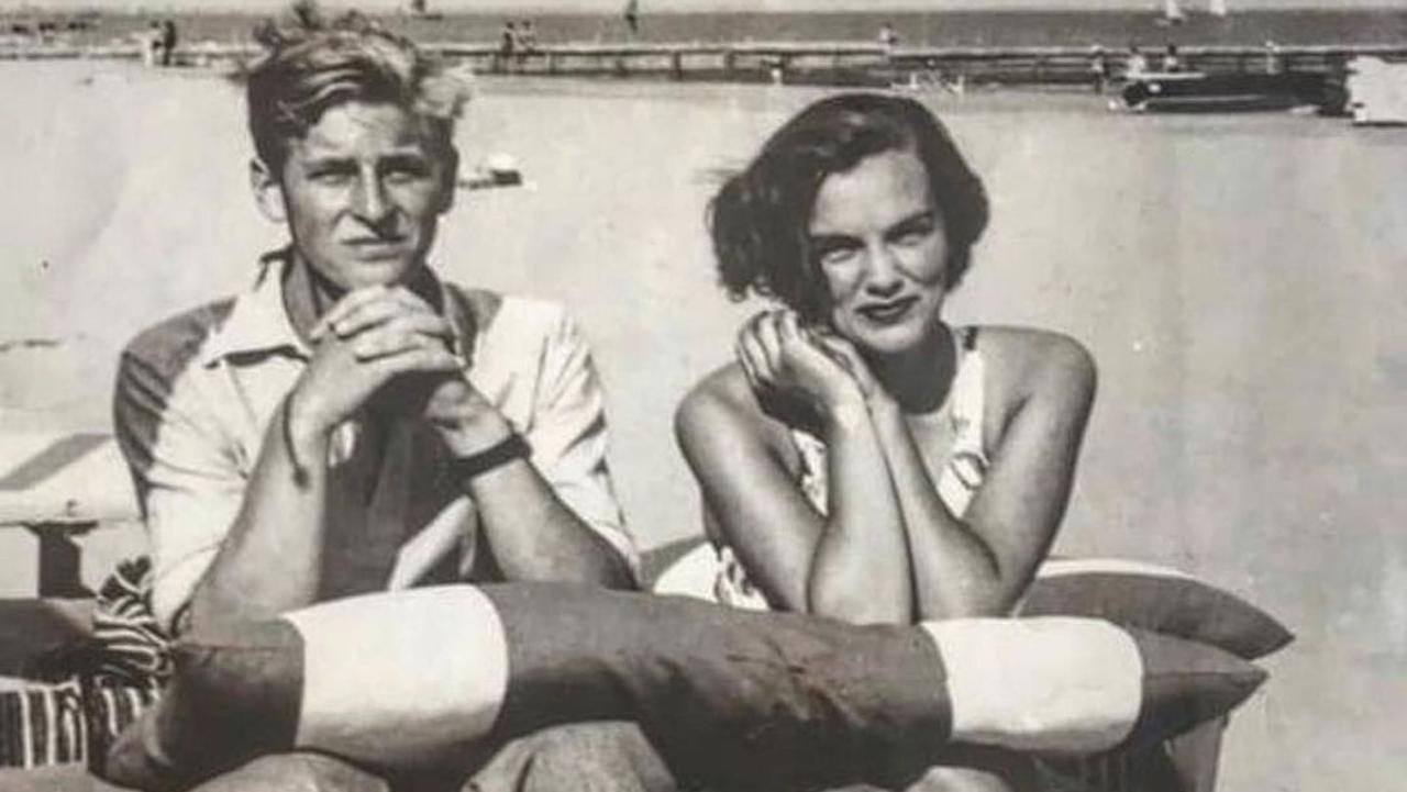 Сестра Кари Делевінь показала фото принца Філіпа з їхньою бабусею Сестра Кари Делевінь показала фото принца Філіпа з їхньою бабусею