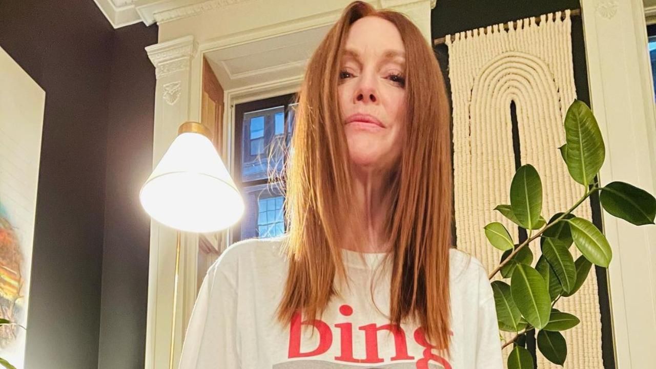 Джуліанн Мур вакцинувалась від коронавірусу Джуліанн Мур вакцинувалась від коронавірусу