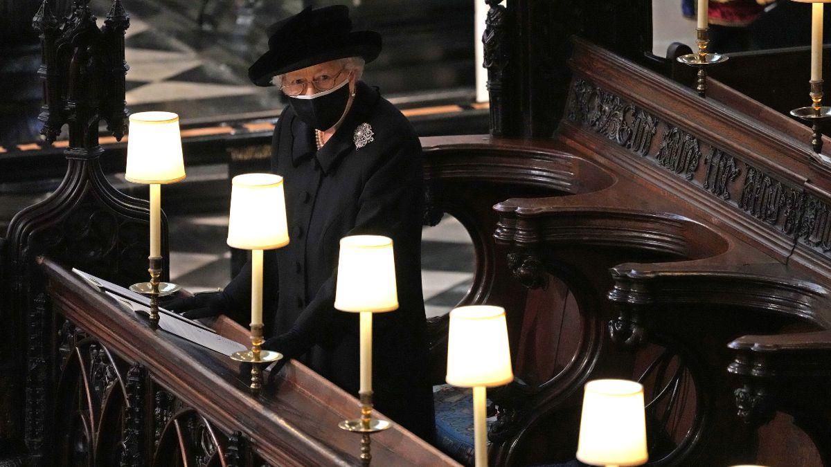 Єлизавета II залишила на труні принца Філіпа рукописну записку Єлизавета II залишила на труні принца Філіпа рукописну записку